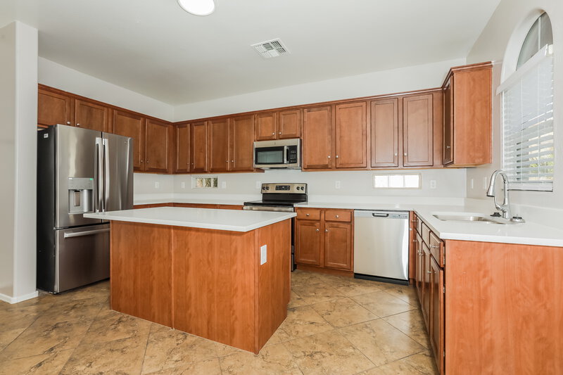 2,250/Mo, 4229 E Milky Way Gilbert, AZ 85295 Kitchen View 2