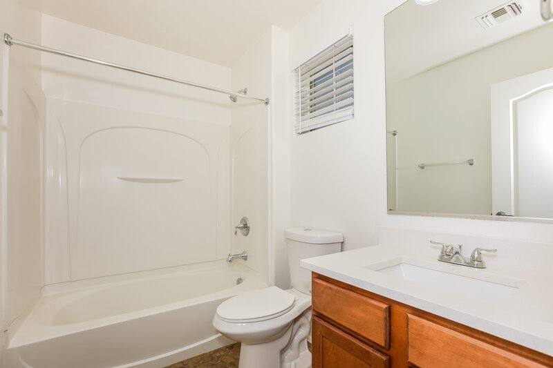 2,250/Mo, 4229 E Milky Way Gilbert, AZ 85295 Bathroom View