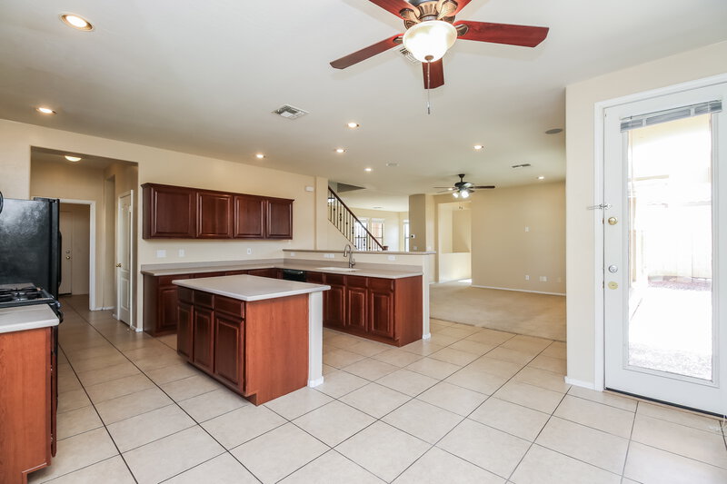 3,135/Mo, 6890 S Pearl Dr Chandler, AZ 85249 Kitchen View 2