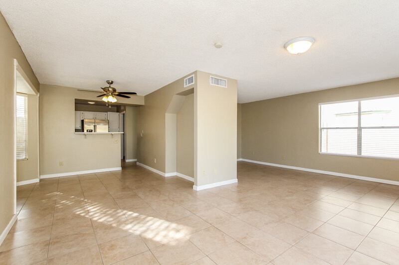 2,125/Mo, 19843 N 47th Dr Glendale, AZ 85308 Living Room View 3