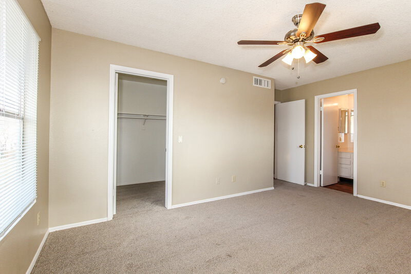 2,125/Mo, 19843 N 47th Dr Glendale, AZ 85308 Master Bedroom View 2