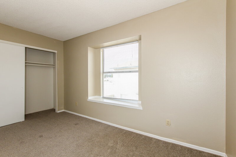 2,125/Mo, 19843 N 47th Dr Glendale, AZ 85308 Bedroom View 3