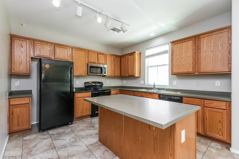 2,140/Mo, 4121 E Oakland St Gilbert, AZ 85295 Kitchen View