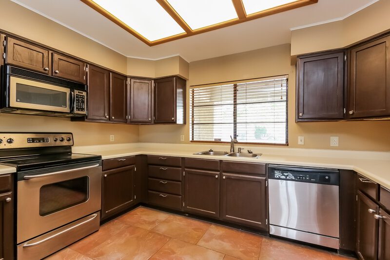 2,510/Mo, 14419 S 43rd Pl Phoenix, AZ 85044 Kitchen View