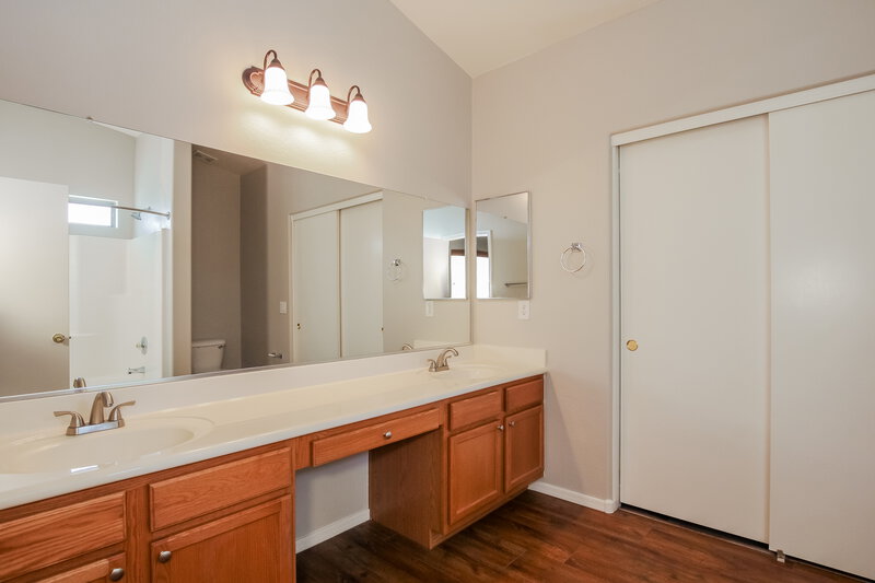 1,850/Mo, 23823 W Grove St Buckeye, AZ 85326 Main Bathroom View