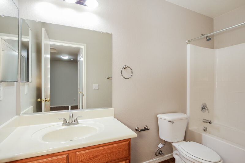 1,850/Mo, 23823 W Grove St Buckeye, AZ 85326 Bathroom View