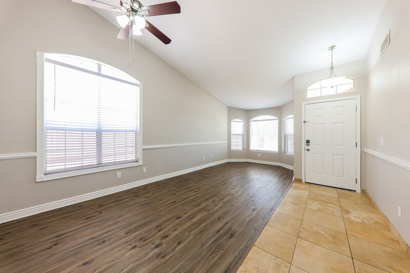2,480/Mo, 5142 W Piute Ave Glendale, AZ 85308 Living Room View
