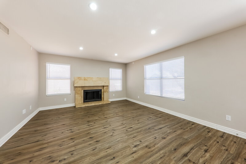 2,480/Mo, 5142 W Piute Ave Glendale, AZ 85308 Living Room View 2