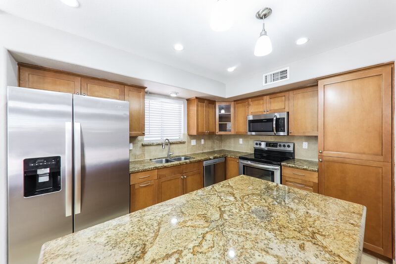 2,480/Mo, 5142 W Piute Ave Glendale, AZ 85308 Kitchen View