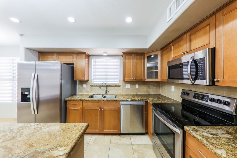 2,480/Mo, 5142 W Piute Ave Glendale, AZ 85308 Kitchen View 2