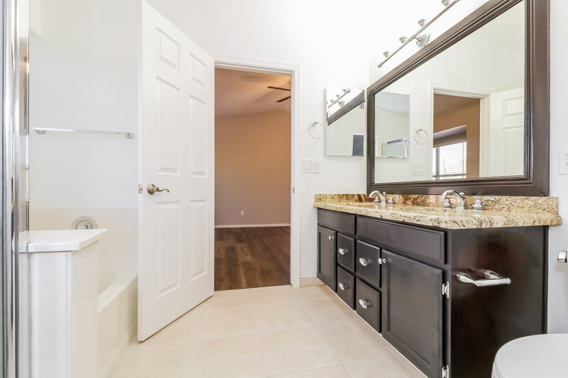 2,915/Mo, 5142 W Piute Ave Glendale, AZ 85308 Main Bathroom View