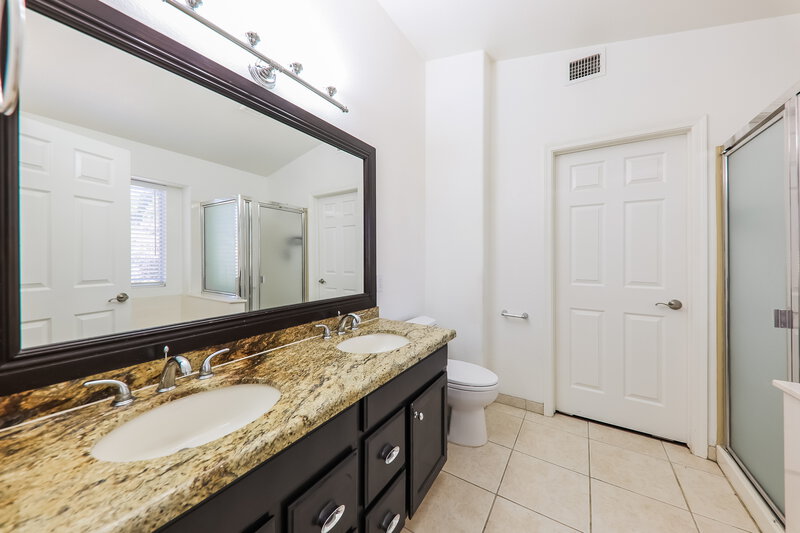 2,480/Mo, 5142 W Piute Ave Glendale, AZ 85308 Main Bathroom View