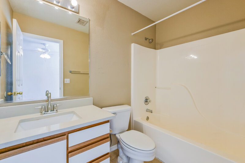 1,950/Mo, 2200 E Spruce Dr Chandler, AZ 85286 Main Bathroom View