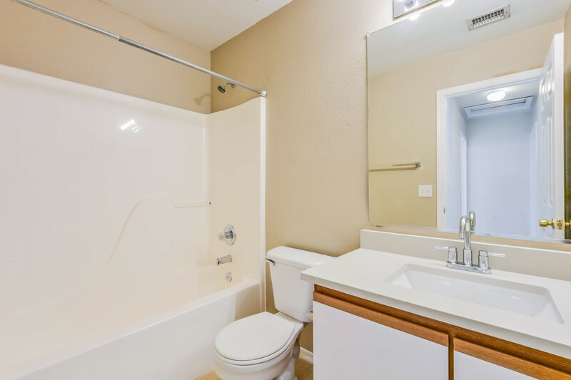 1,950/Mo, 2200 E Spruce Dr Chandler, AZ 85286 Bathroom View
