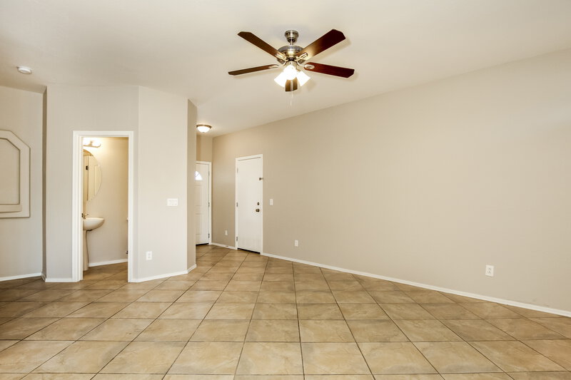 2,460/Mo, 8944 W Grovers Ave Peoria, AZ 85382 Living Room View
