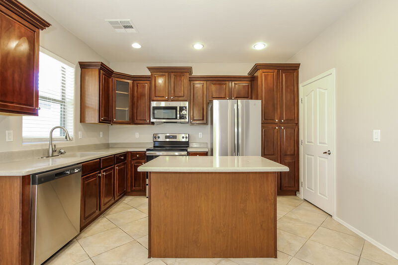 2,460/Mo, 8944 W Grovers Ave Peoria, AZ 85382 Kitchen View