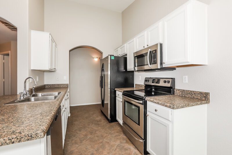 1,695/Mo, 29420 N Blackfoot Daisy Dr San Tan Valley, AZ 85143 Kitchen View 2