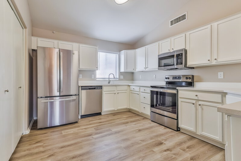 1,920/Mo, 115 N Ramada Cir Mesa, AZ 85205 Kitchen View