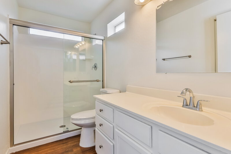 1,920/Mo, 115 N Ramada Cir Mesa, AZ 85205 Main Bathroom View