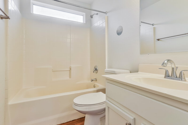 1,920/Mo, 115 N Ramada Cir Mesa, AZ 85205 Bathroom View