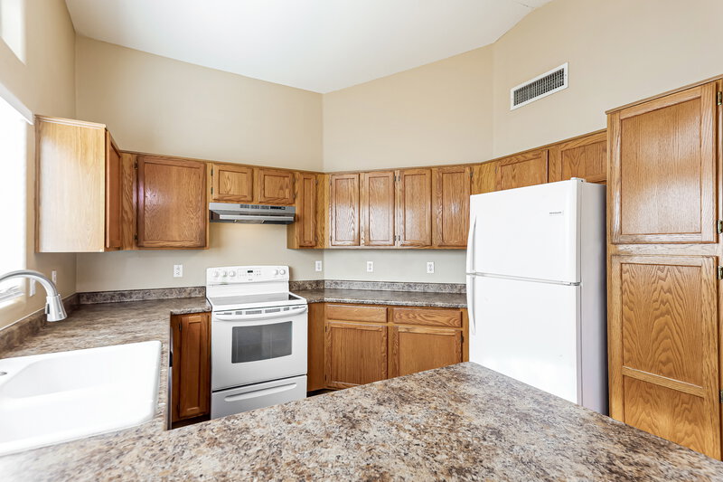 1,975/Mo, 1327 E Muriel Dr Phoenix, AZ 85022 Kitchen View 2