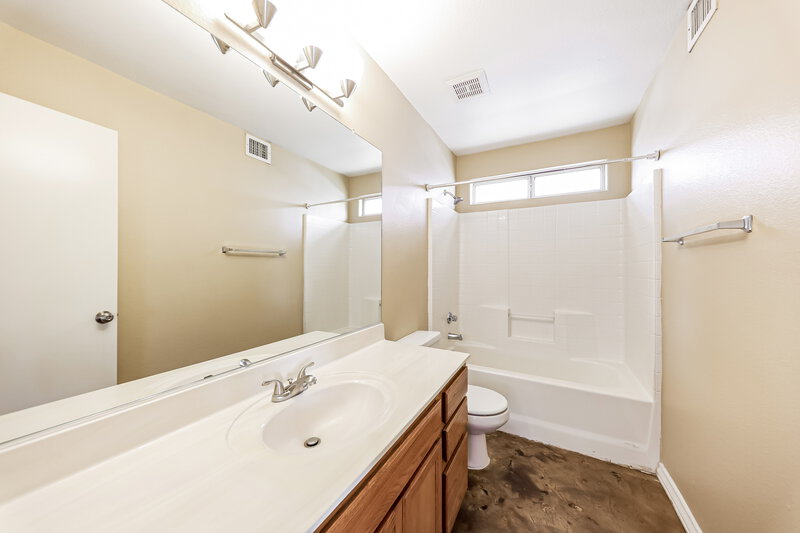 1,975/Mo, 1327 E Muriel Dr Phoenix, AZ 85022 Bathroom View