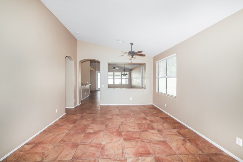 2,580/Mo, 7010 W Irma Ln Glendale, AZ 85308 Living Room View