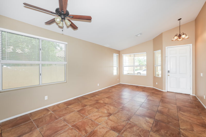 2,580/Mo, 7010 W Irma Ln Glendale, AZ 85308 Living Room View 2