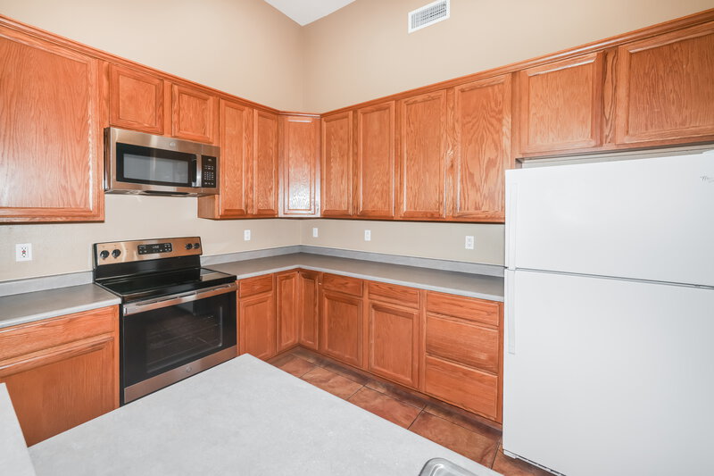 2,580/Mo, 7010 W Irma Ln Glendale, AZ 85308 Kitchen View