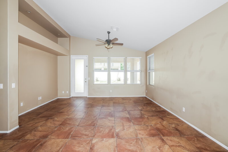 2,580/Mo, 7010 W Irma Ln Glendale, AZ 85308 Family Room View 3