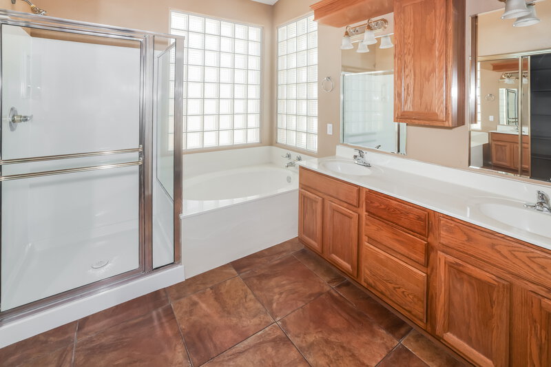 2,580/Mo, 7010 W Irma Ln Glendale, AZ 85308 Main Bathroom View