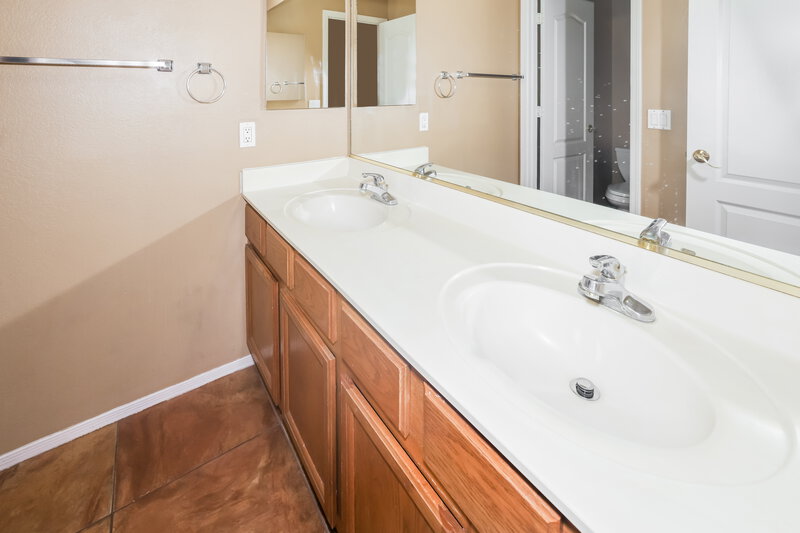 2,580/Mo, 7010 W Irma Ln Glendale, AZ 85308 Bathroom View