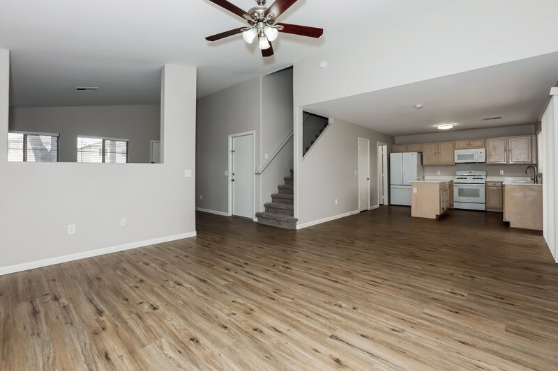 2,280/Mo, 1471 S Red Rock Ct Unit A Gilbert, AZ 85296 Living Room View 3