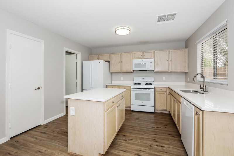 2,280/Mo, 1471 S Red Rock Ct Unit A Gilbert, AZ 85296 Kitchen View