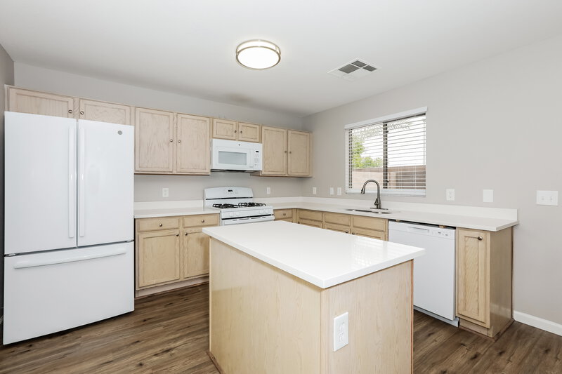 2,280/Mo, 1471 S Red Rock Ct Unit A Gilbert, AZ 85296 Kitchen View 2