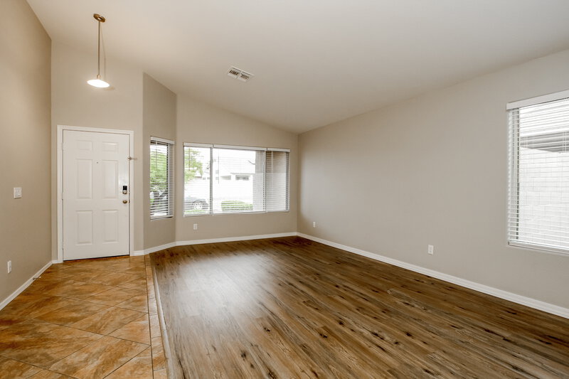 2,000/Mo, 20419 N 81st Dr Peoria, AZ 85382 Living Room View