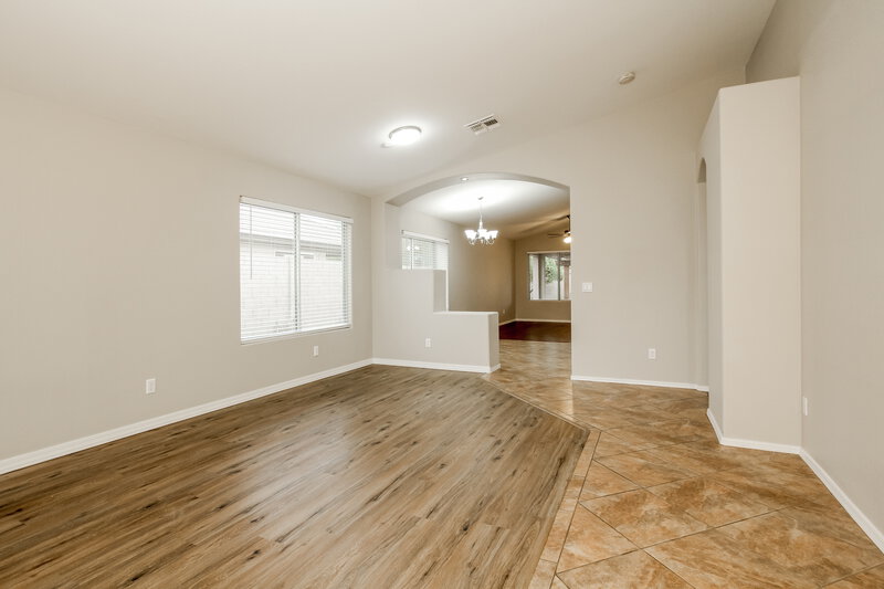 2,000/Mo, 20419 N 81st Dr Peoria, AZ 85382 Living Room View 2