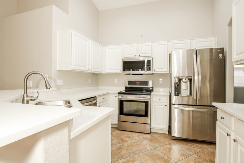 2,000/Mo, 20419 N 81st Dr Peoria, AZ 85382 Kitchen View