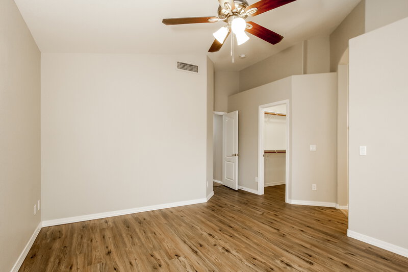 2,000/Mo, 20419 N 81st Dr Peoria, AZ 85382 Main Bedroom View 2