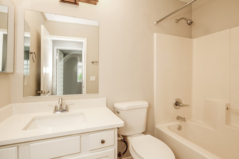 2,000/Mo, 20419 N 81st Dr Peoria, AZ 85382 Bathroom View