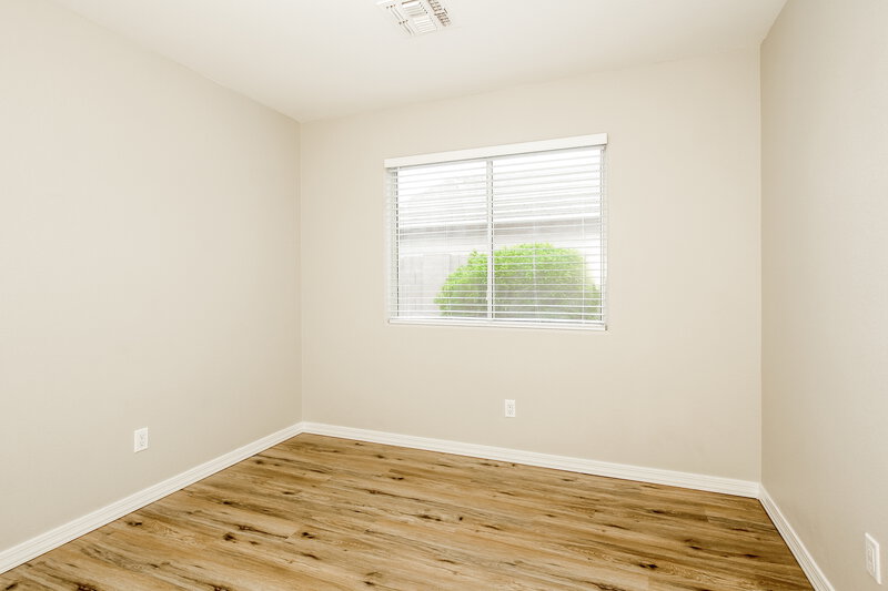 2,000/Mo, 20419 N 81st Dr Peoria, AZ 85382 Bedroom View 3