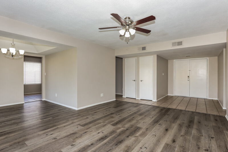 2,250/Mo, 2300 E Chicago St Chandler, AZ 85225 Living Room View 2