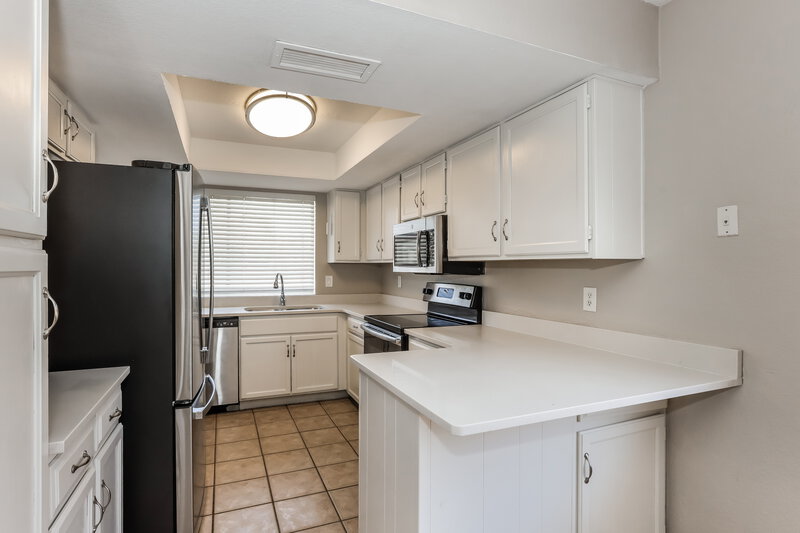 2,250/Mo, 2300 E Chicago St Chandler, AZ 85225 Kitchen View