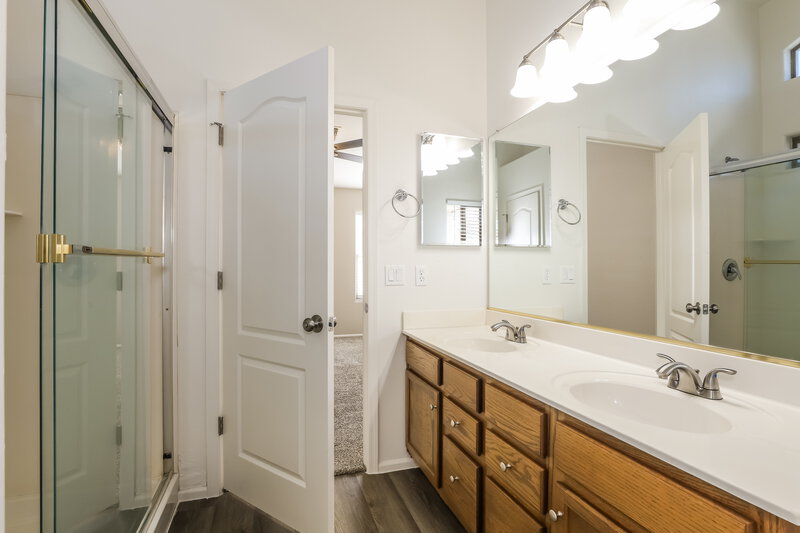 1,640/Mo, 21103 N Danielle Ave Maricopa, AZ 85138 Bathroom View