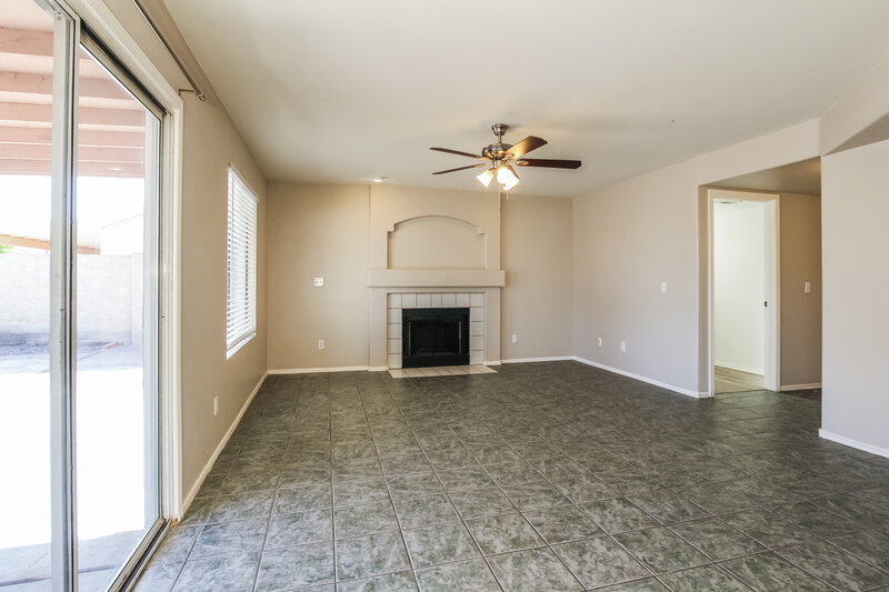 2,800/Mo, 8642 W Alvarado Rd Phoenix, AZ 85037 Living Room View 2