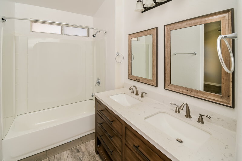2,255/Mo, 2717 S Ananea Mesa, AZ 85209 Main Bathroom View 2