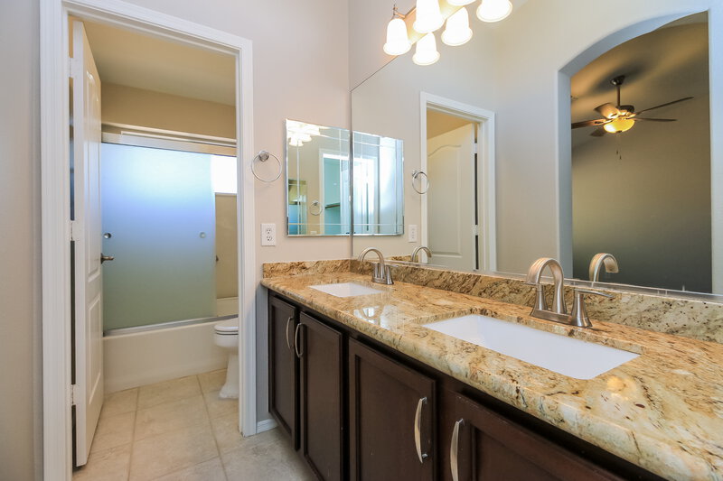 2,550/Mo, 1620 E Golden Ln Chandler, AZ 85225 Main Bathroom View