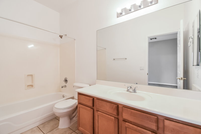 0/Mo, 3796 E Leah Ln Gilbert, AZ 85234 Bathroom View 3