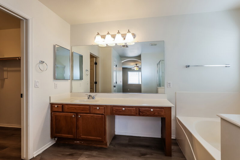 1,935/Mo, 13538 W Berridge Ln Litchfield Park, AZ 85340 Main Bathroom View
