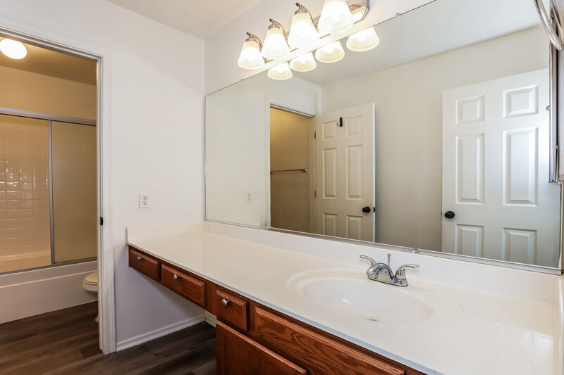 1,935/Mo, 13538 W Berridge Ln Litchfield Park, AZ 85340 Main Bathroom View 3